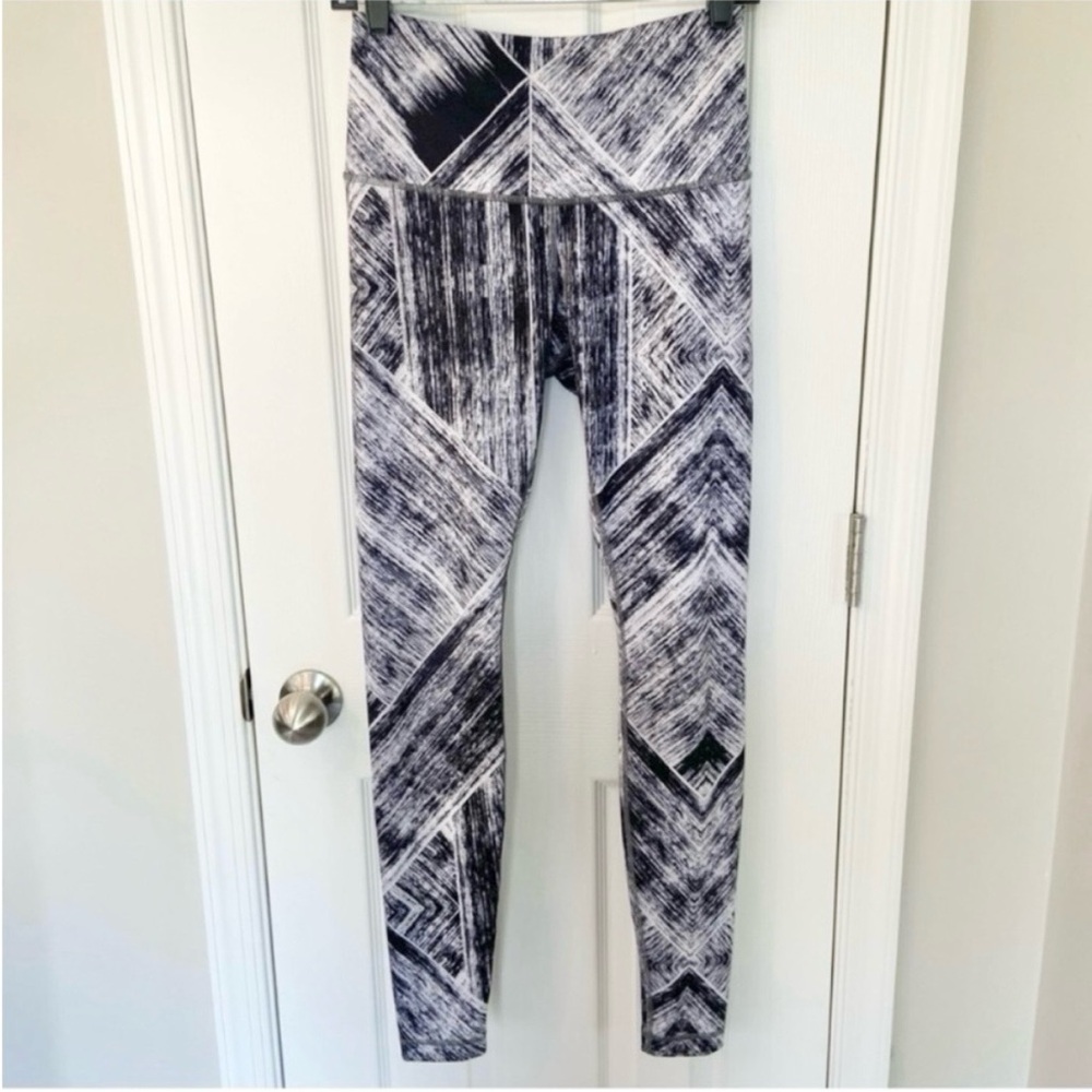 Lululemon Wunder Under Roll Down Leggings in Heat Wave White Black